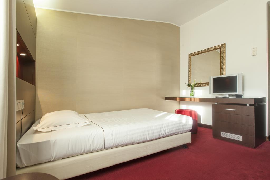 Inverigo Hotel Room photo