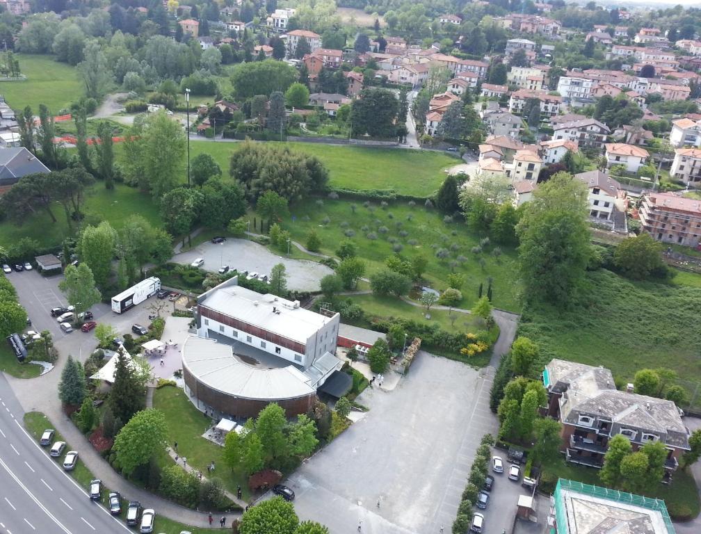 Inverigo Hotel Exterior photo
