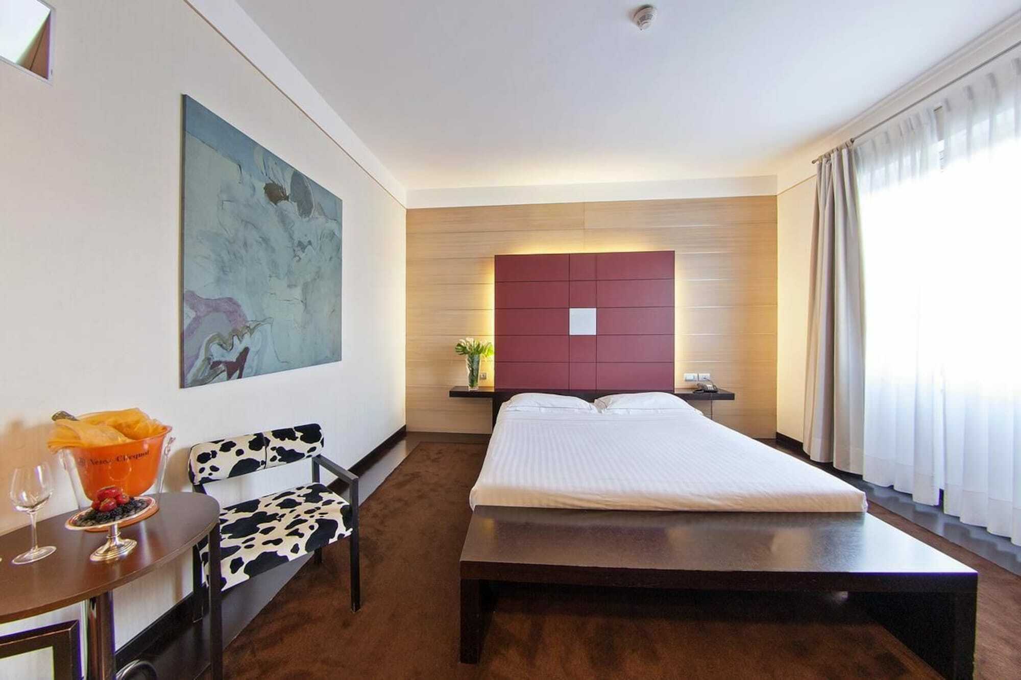 Inverigo Hotel Exterior photo
