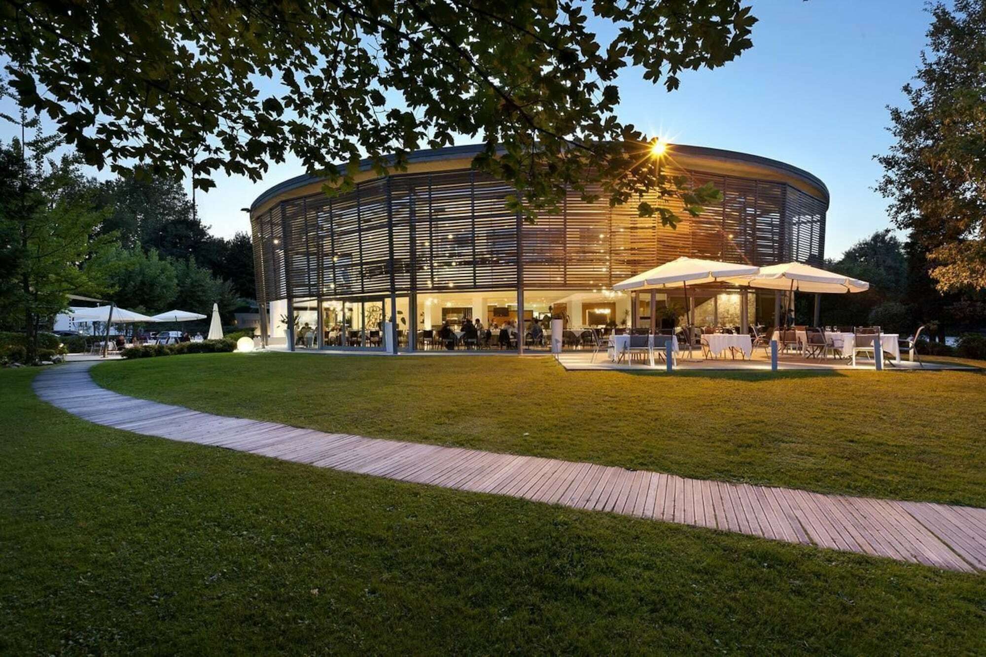 Inverigo Hotel Exterior photo
